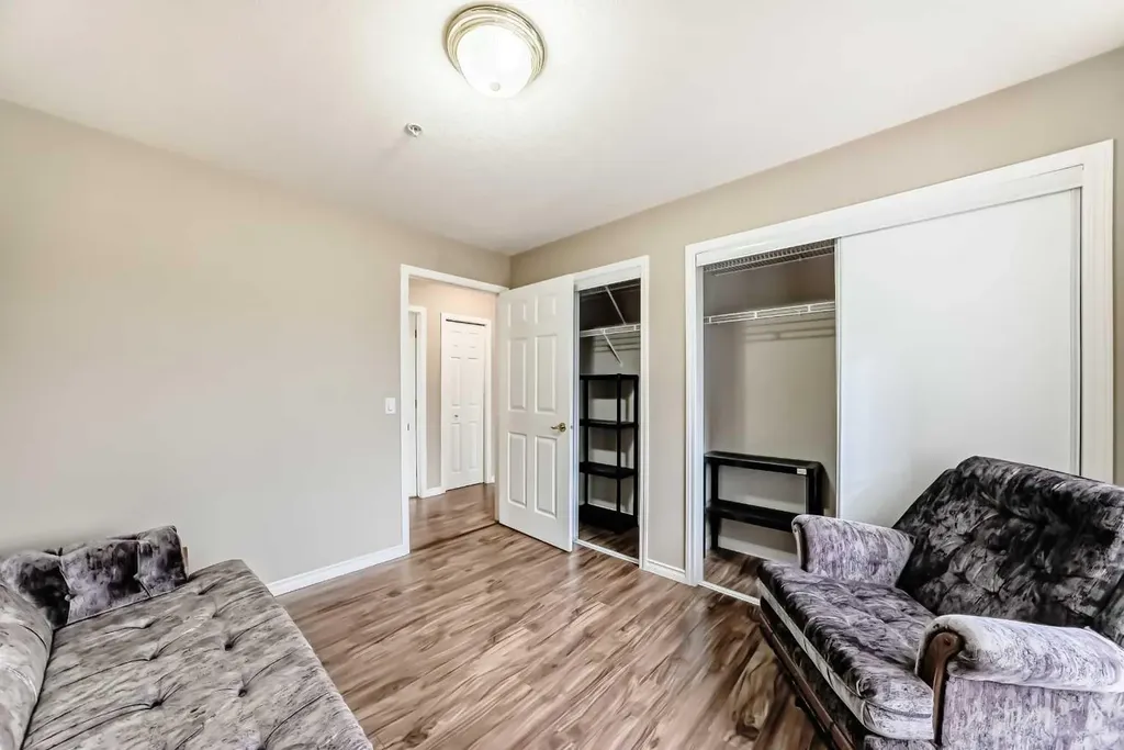 305 1 Avenue NW Airdrie AB T4B 2M5