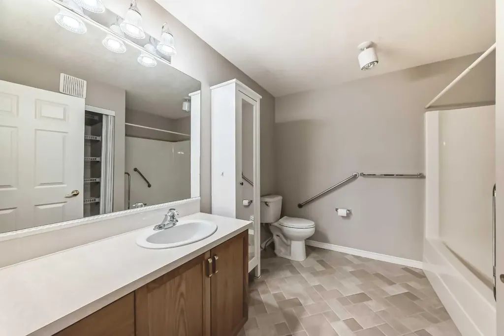 305 1 Avenue NW Airdrie AB T4B 2M5