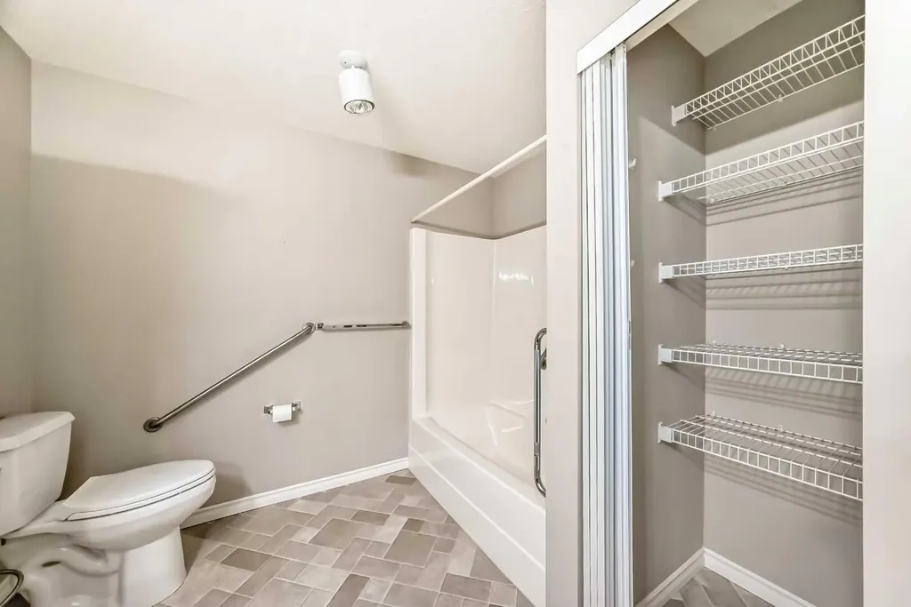 305 1 Avenue NW Airdrie AB T4B 2M5