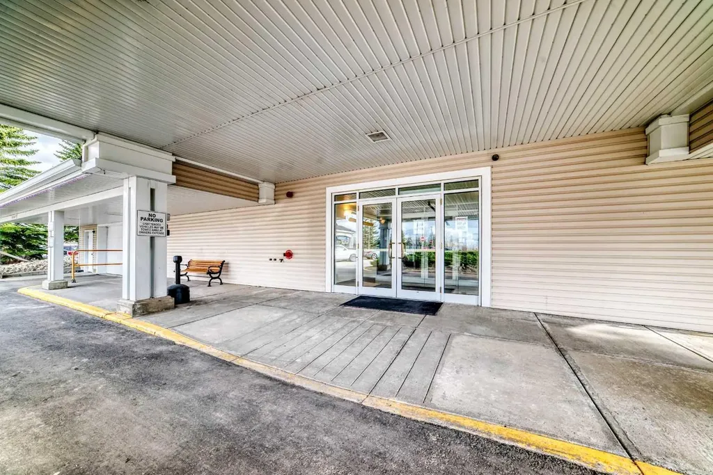 305 1 Avenue NW Airdrie AB T4B 2M5