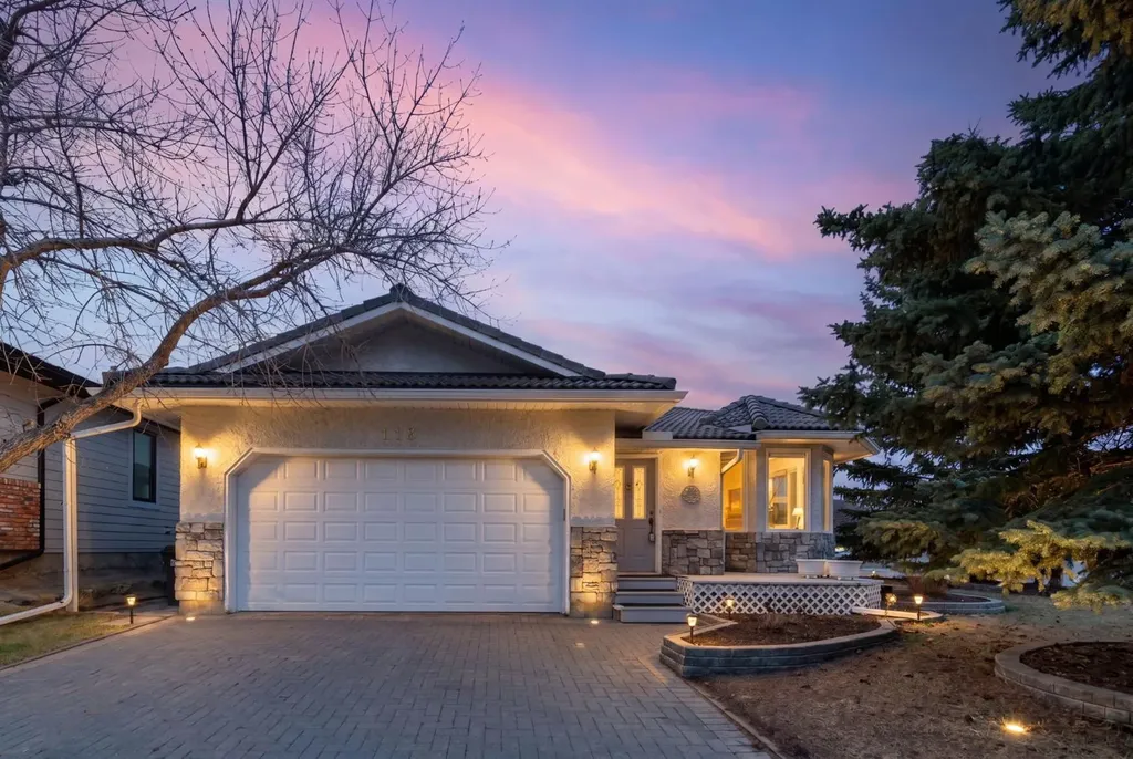 118 Shawnee Place SW Calgary AB T2Y1X1