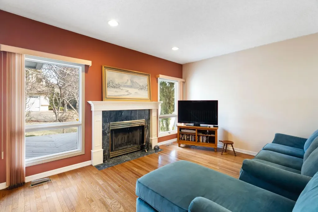 118 Shawnee Place SW Calgary AB T2Y1X1