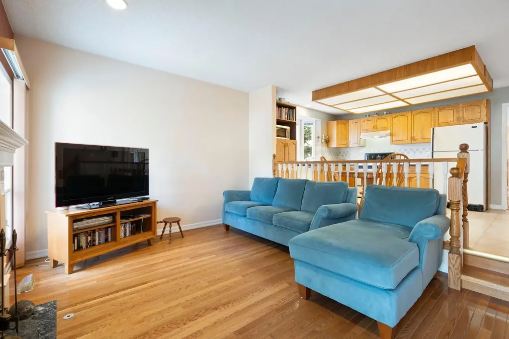 118 Shawnee Place SW Calgary AB T2Y1X1
