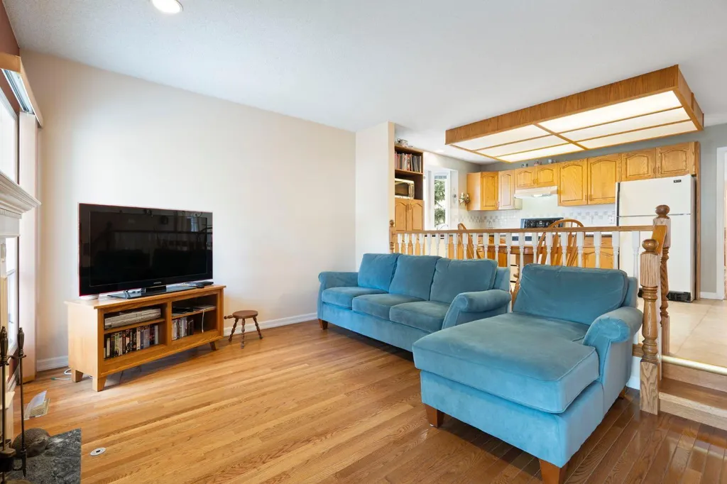 118 Shawnee Place SW Calgary AB T2Y1X1