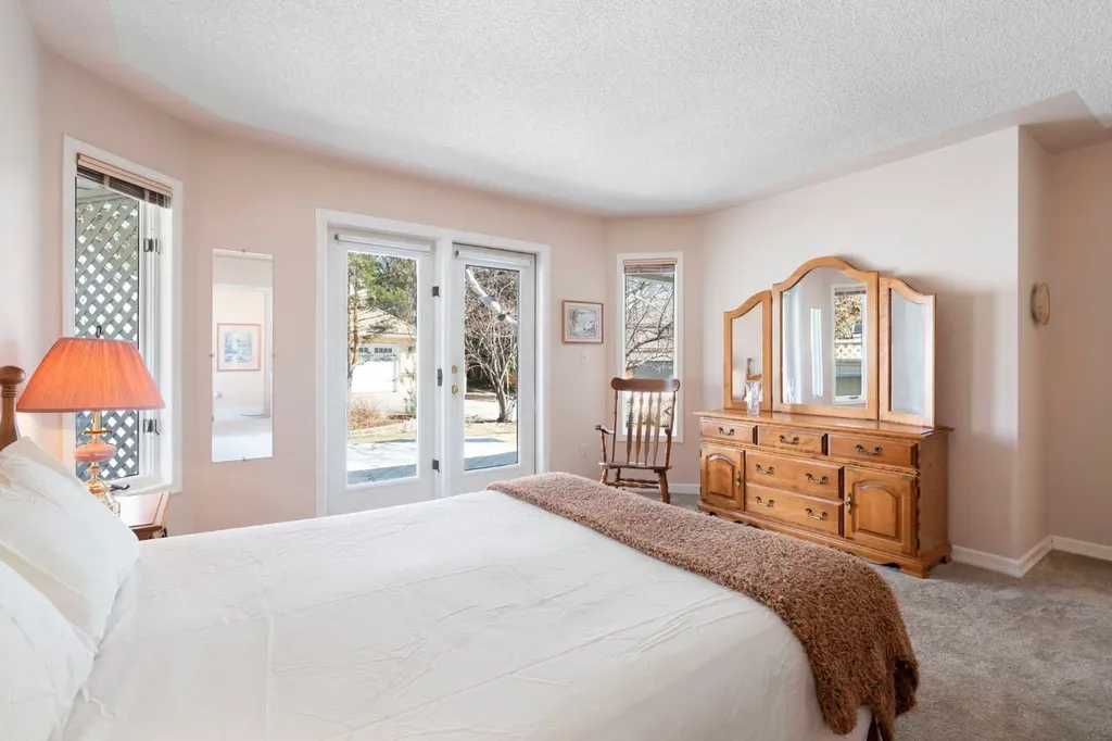 118 Shawnee Place SW Calgary AB T2Y1X1