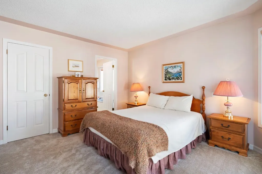 118 Shawnee Place SW Calgary AB T2Y1X1