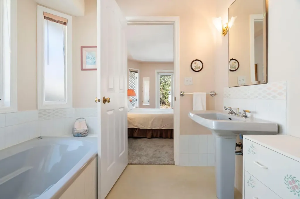 118 Shawnee Place SW Calgary AB T2Y1X1