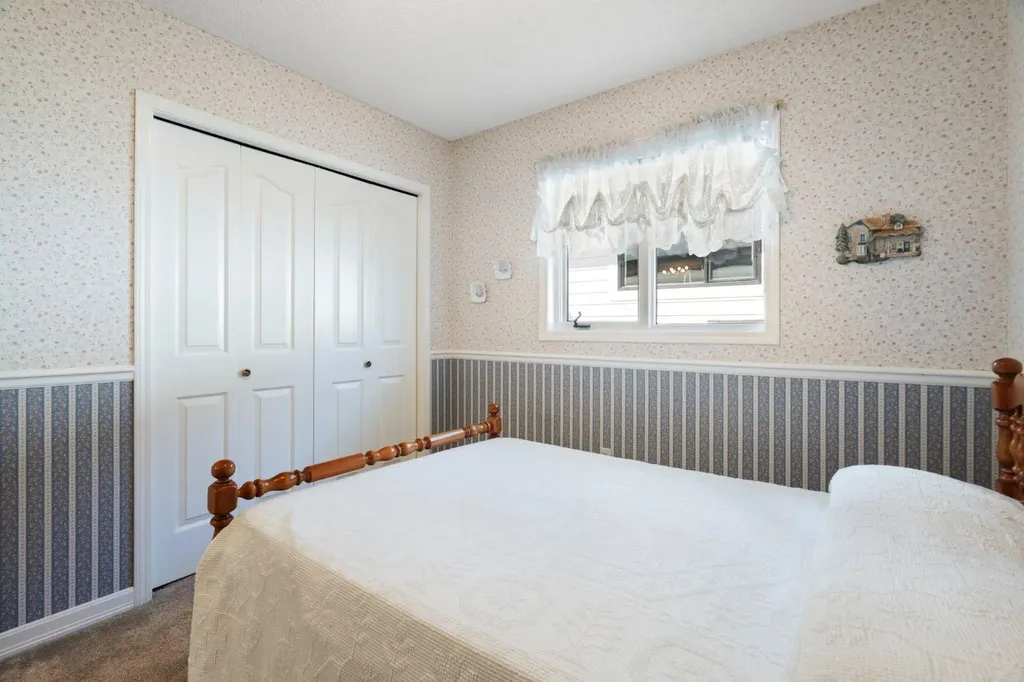 118 Shawnee Place SW Calgary AB T2Y1X1