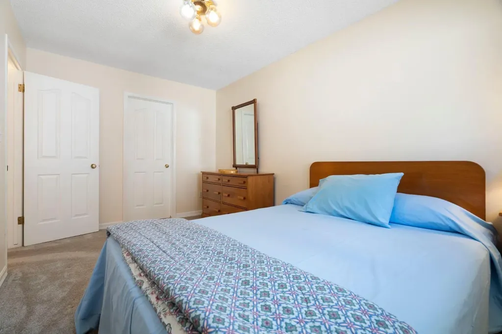 118 Shawnee Place SW Calgary AB T2Y1X1