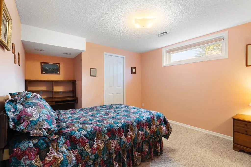 118 Shawnee Place SW Calgary AB T2Y1X1