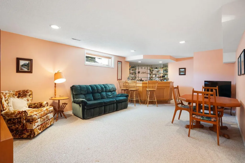 118 Shawnee Place SW Calgary AB T2Y1X1