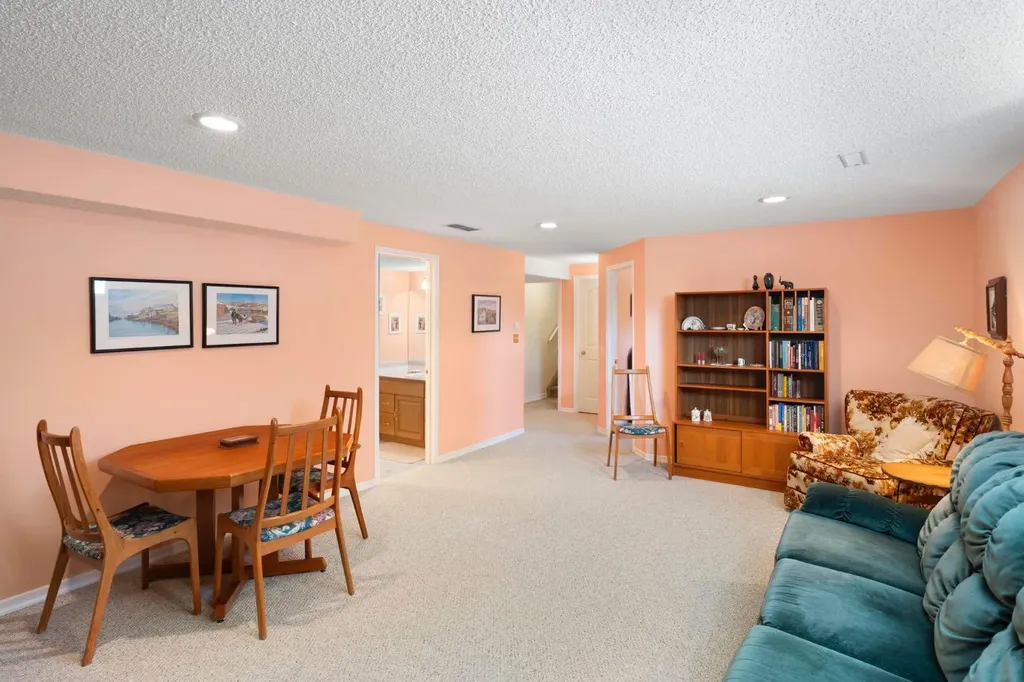 118 Shawnee Place SW Calgary AB T2Y1X1
