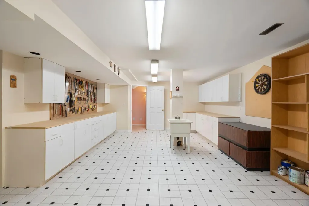118 Shawnee Place SW Calgary AB T2Y1X1