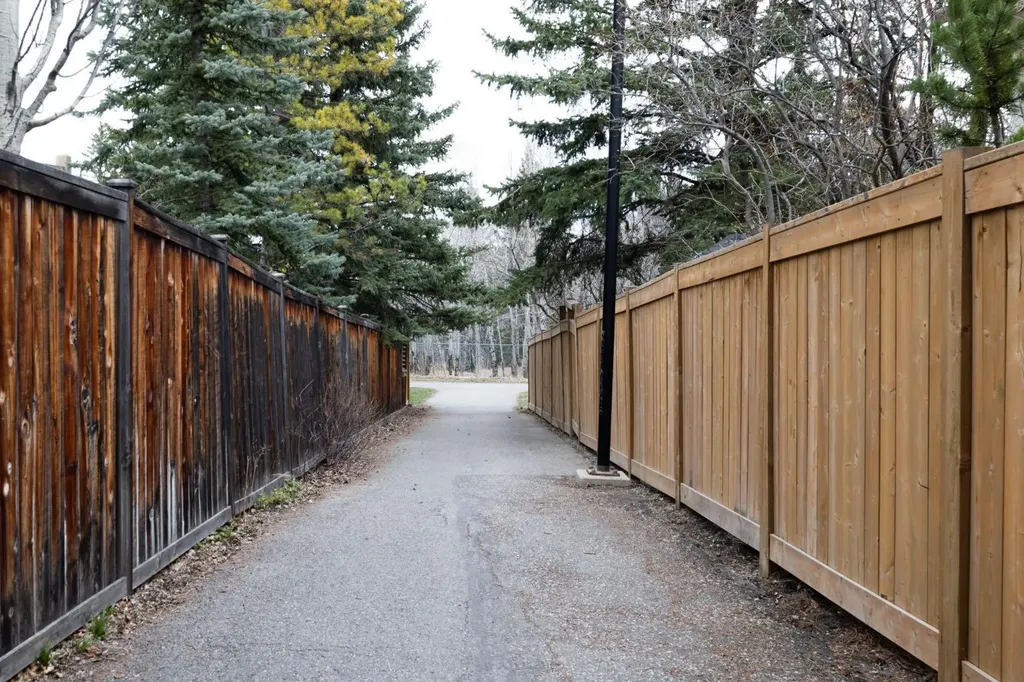 118 Shawnee Place SW Calgary AB T2Y1X1