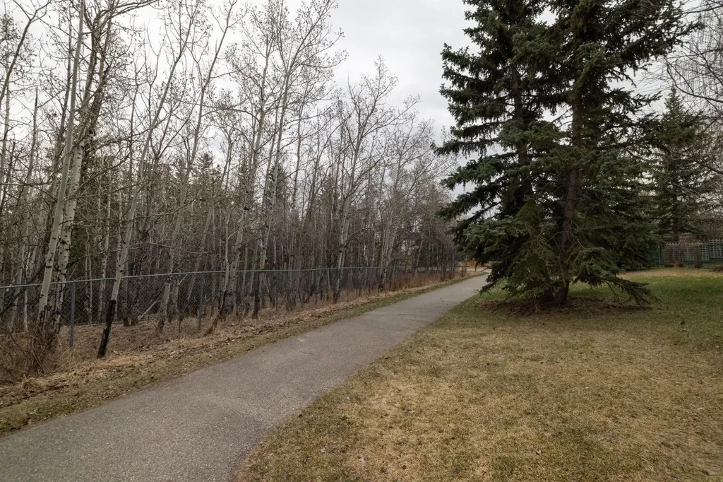 118 Shawnee Place SW Calgary AB T2Y1X1