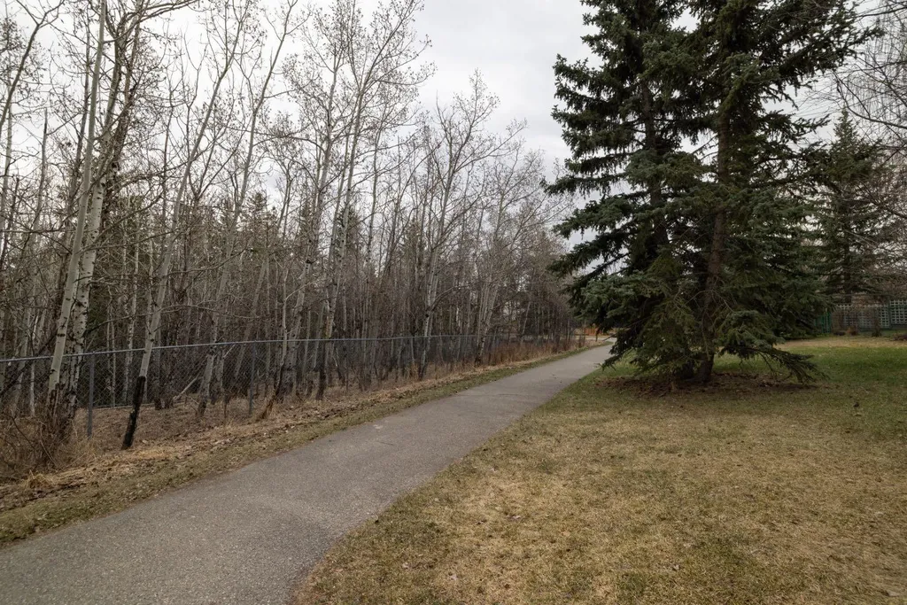 118 Shawnee Place SW Calgary AB T2Y1X1