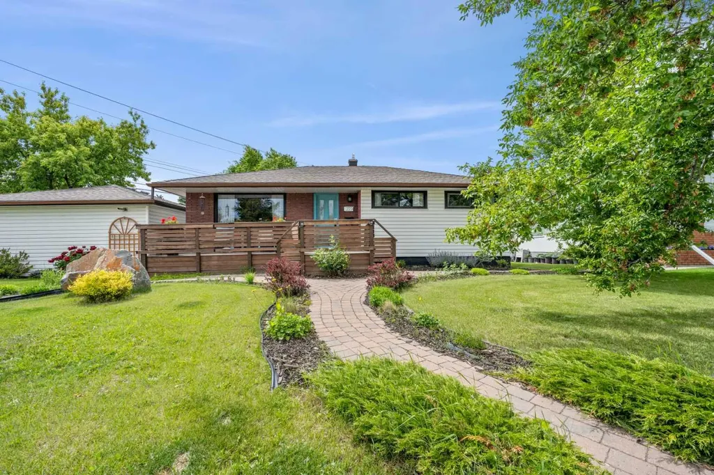 223 45 Street SW Calgary AB T3C 2B4