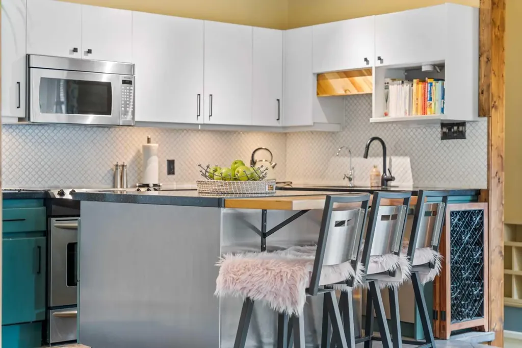 223 45 Street SW Calgary AB T3C 2B4