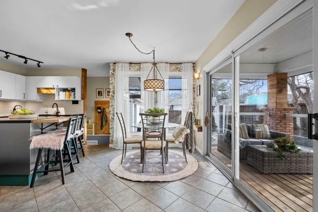 223 45 Street SW Calgary AB T3C 2B4