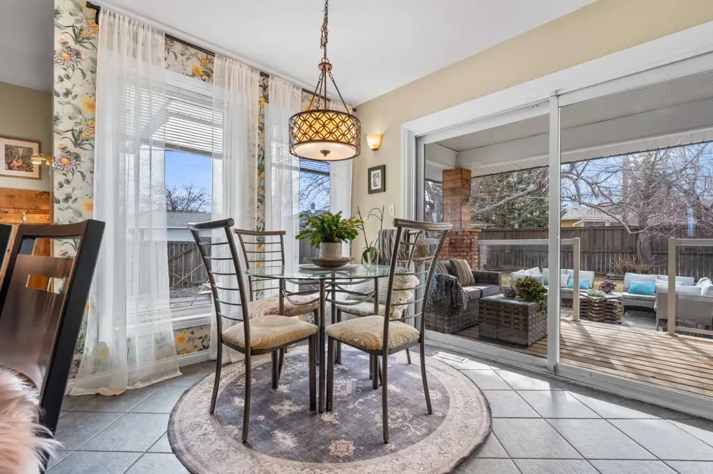 223 45 Street SW Calgary AB T3C 2B4