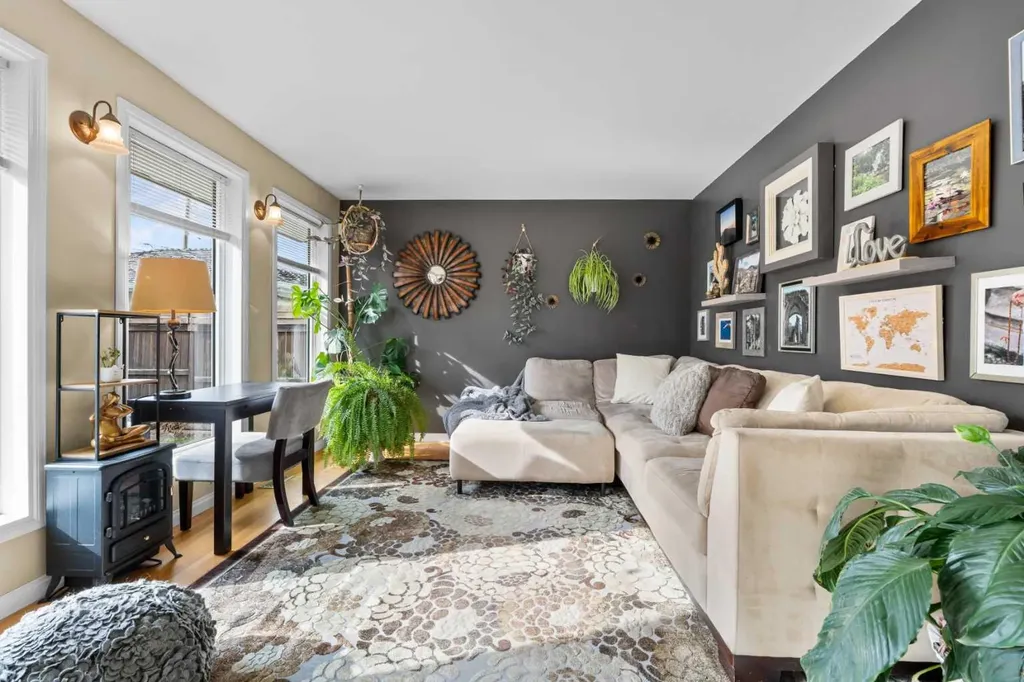 223 45 Street SW Calgary AB T3C 2B4