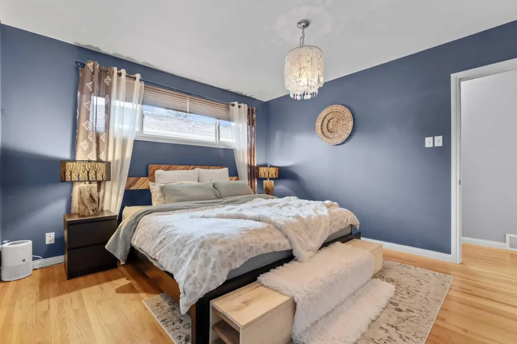 223 45 Street SW Calgary AB T3C 2B4