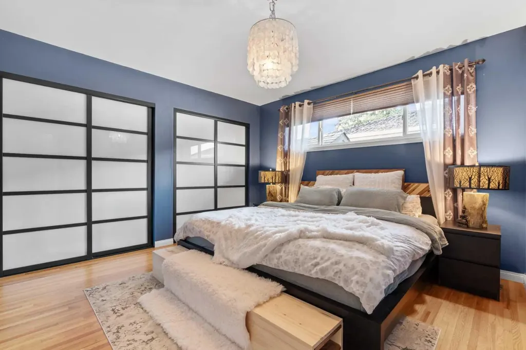 223 45 Street SW Calgary AB T3C 2B4