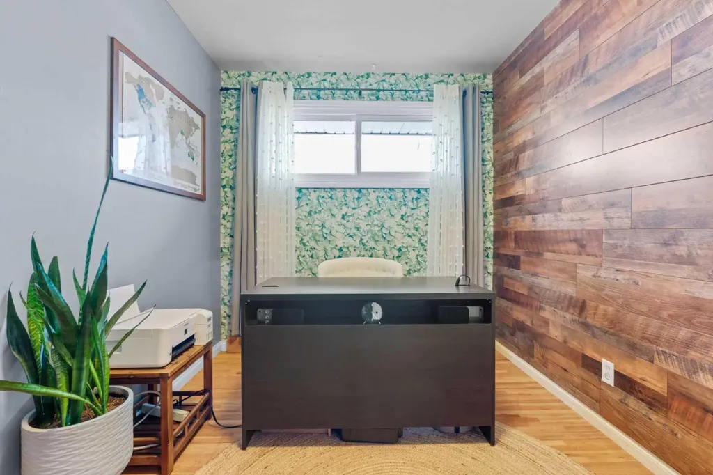 223 45 Street SW Calgary AB T3C 2B4