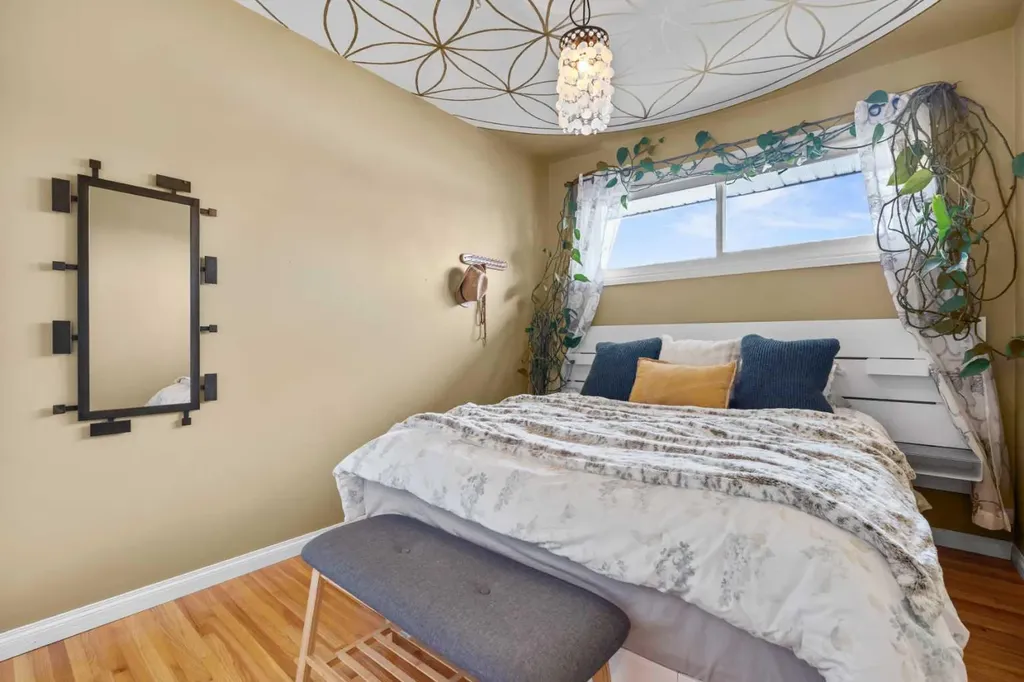 223 45 Street SW Calgary AB T3C 2B4