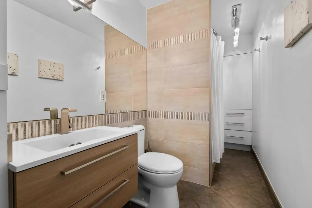 223 45 Street SW Calgary AB T3C 2B4