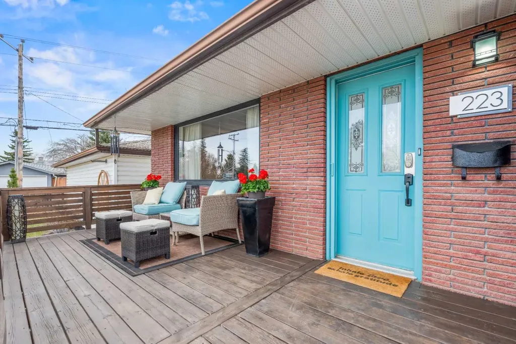 223 45 Street SW Calgary AB T3C 2B4