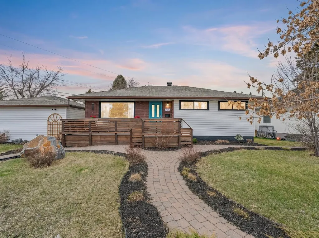 223 45 Street SW Calgary AB T3C 2B4