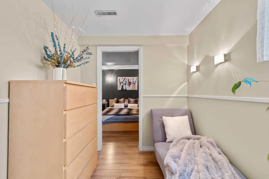 223 45 Street SW Calgary AB T3C 2B4