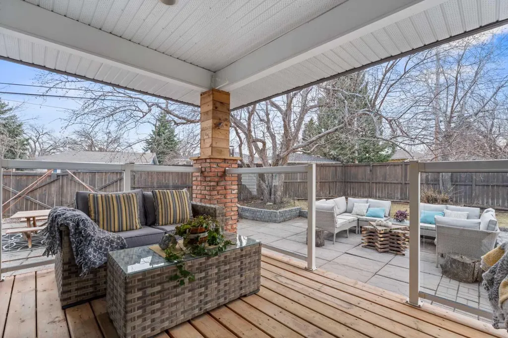 223 45 Street SW Calgary AB T3C 2B4