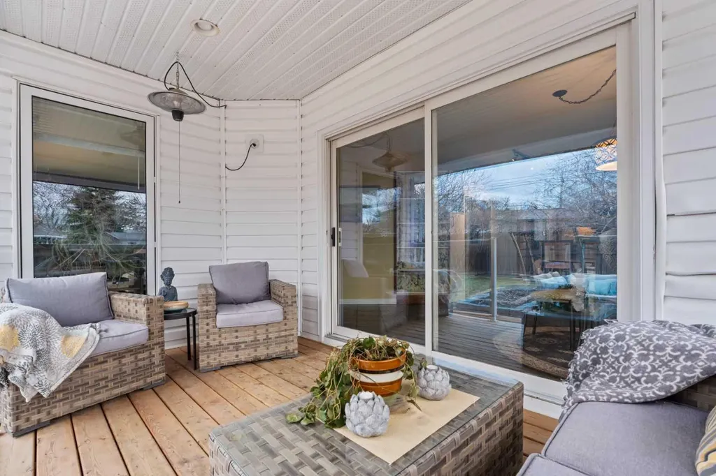 223 45 Street SW Calgary AB T3C 2B4