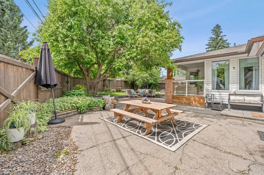 223 45 Street SW Calgary AB T3C 2B4