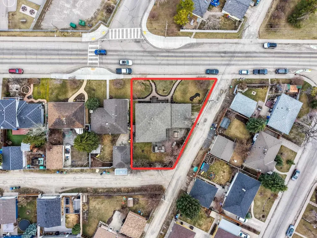 223 45 Street SW Calgary AB T3C 2B4