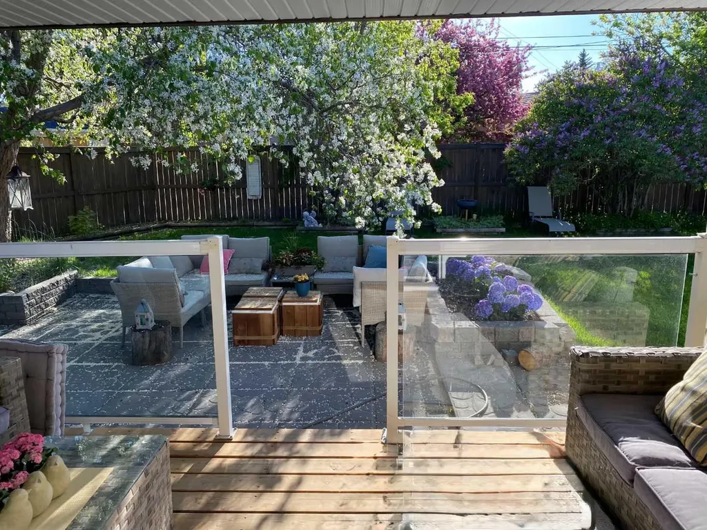 223 45 Street SW Calgary AB T3C 2B4