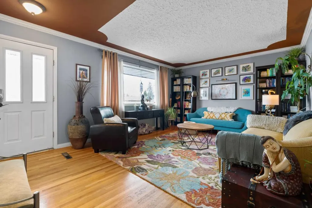 223 45 Street SW Calgary AB T3C 2B4
