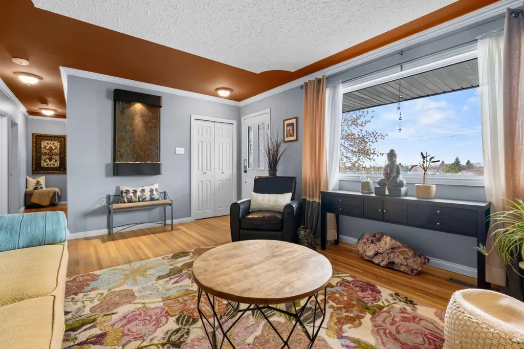 223 45 Street SW Calgary AB T3C 2B4
