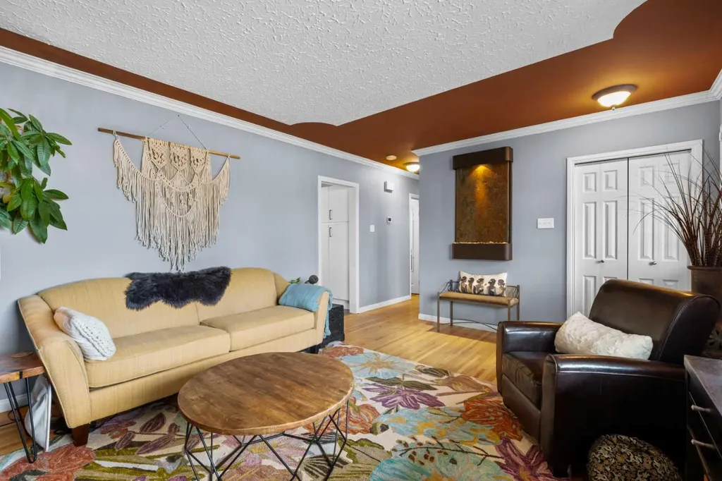 223 45 Street SW Calgary AB T3C 2B4