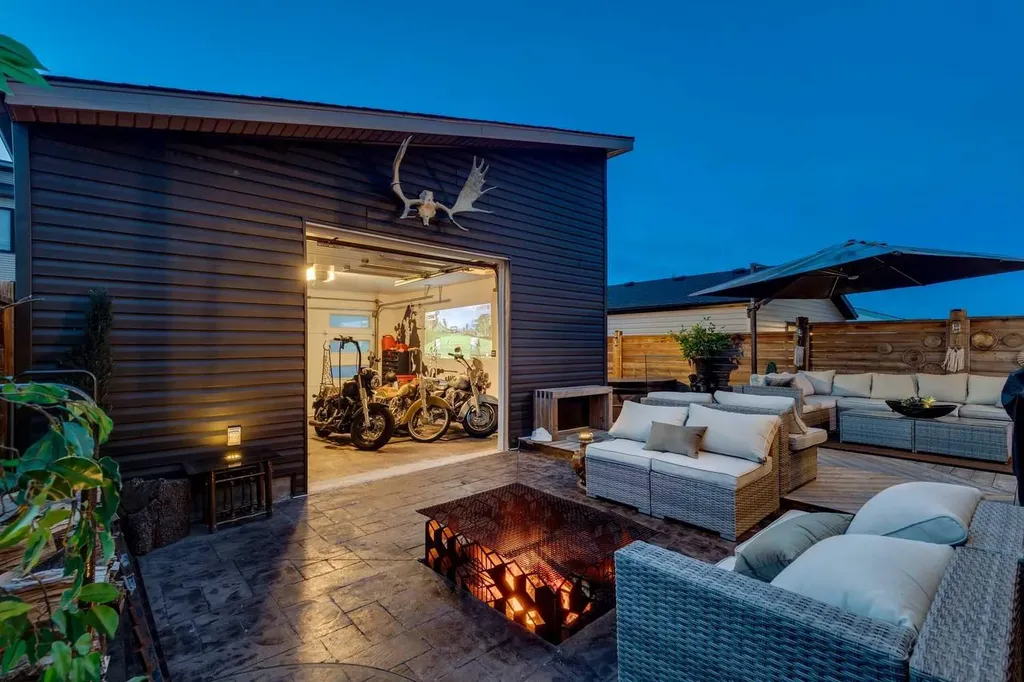 205 Copperpond Parade SE Calgary AB T2Z 5B2