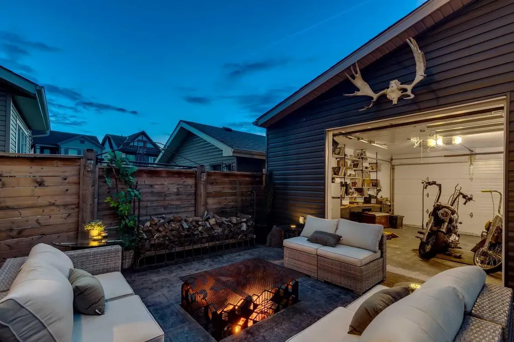 205 Copperpond Parade SE Calgary AB T2Z 5B2