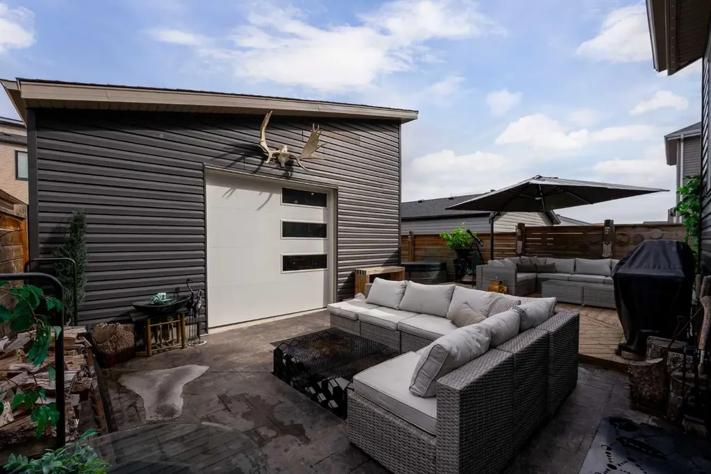 205 Copperpond Parade SE Calgary AB T2Z 5B2