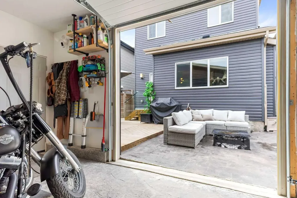 205 Copperpond Parade SE Calgary AB T2Z 5B2
