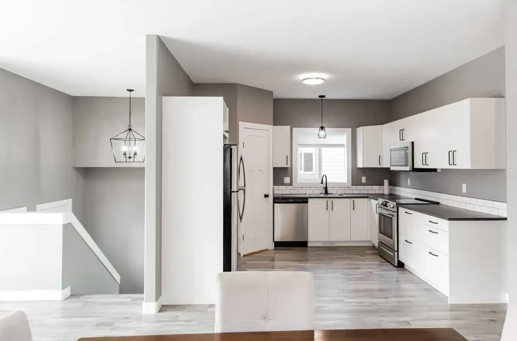 11530 73 Avenue Grande Prairie AB T8W 0J5