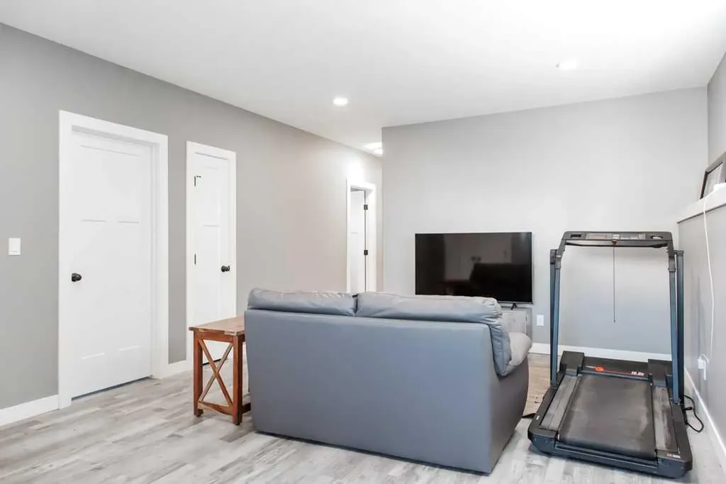 11530 73 Avenue Grande Prairie AB T8W 0J5