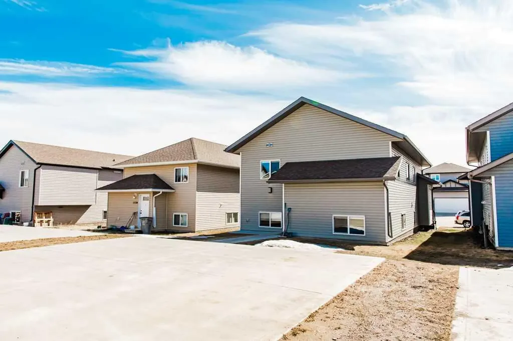 11530 73 Avenue Grande Prairie AB T8W 0J5