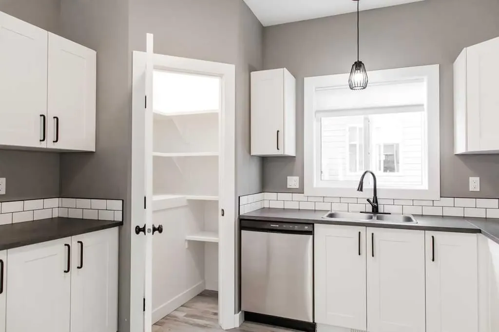 11530 73 Avenue Grande Prairie AB T8W 0J5
