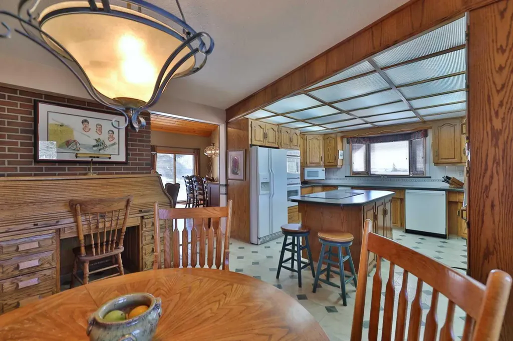 5215 67 Street Ponoka AB T4J 1K3